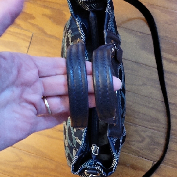 Coach Dark Blue and Tan Signature  Patterned Shoulder Bag Crossbody F20049 - Picture 8 of 14